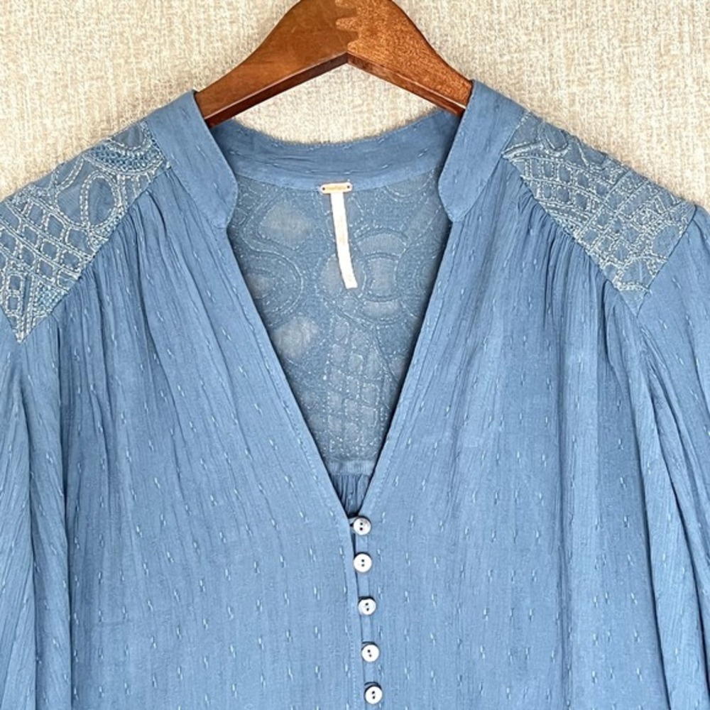 Free People Womens XS Blue Long Sleeve Hi-Low Lace Detail Relaxed‎ Fit Blouse - Picture 2 of 10